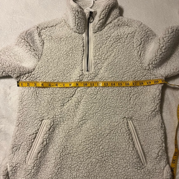 Cozy Sherpa Women’s White Quarter Zip  Pullover with front pocket size Medium - Picture 5 of 8